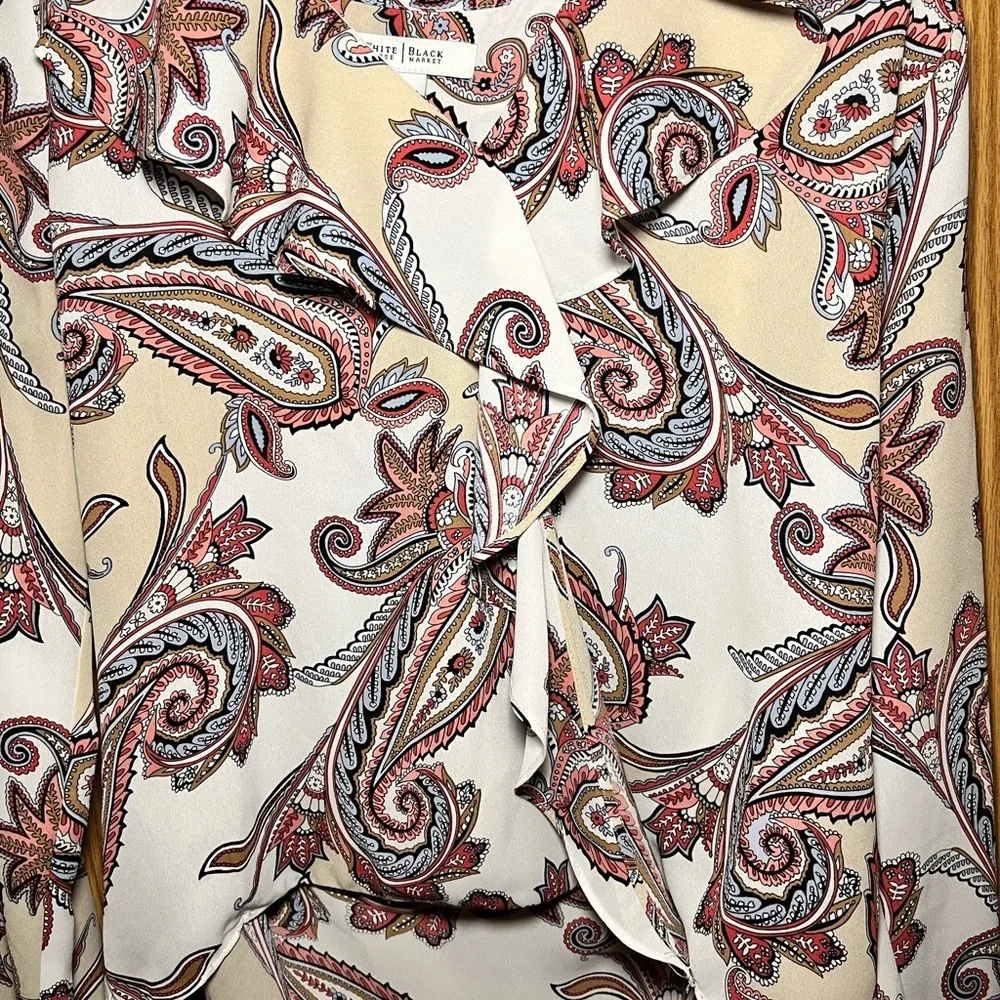 White House Black market Paisley Print Women's Top - Cream and Red - Picture 2 of 4